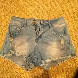 LIGHT WASHED JEAN SHORTS